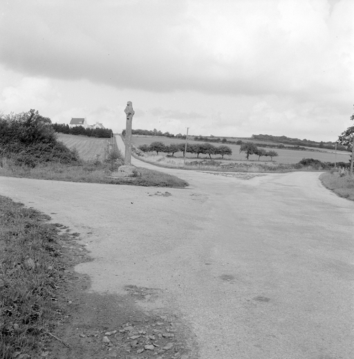 Croix monumentale, Croas Leinec (Cast)