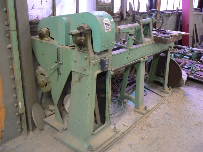 Machine à tourner (tour à bois)