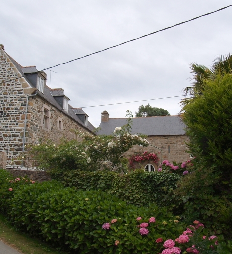 Manoir de Lanouenan [Languénan ?] (Plougrescant)