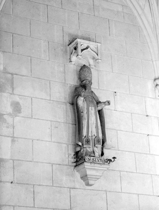 Statue : saint Sixte, église paroissiale Saint-Sixte (Limerzel)