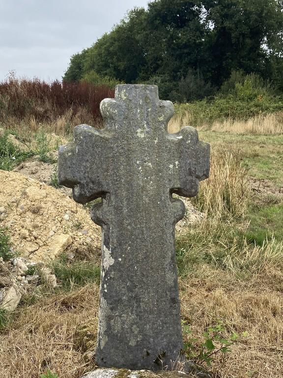 Croix monumentale de la Ville-au-Comte (Monteneuf)