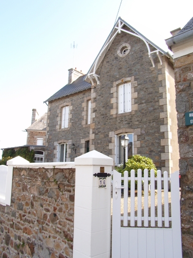 Maison, rue des Écoles (Pleubian)