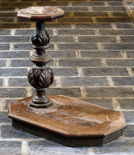 Ensemble de 9 tabourets de chantre