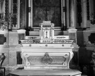 Autel, tabernacle, gradins d'autel (3) (autel tombeau, maître-autel), chapelle Notre-Dame-la-Blanche (Theix fusionnée en Theix-Noyalo en 2016)