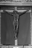 Croix : christ en croix, église paroissiale Saint-Tugdual (Baulon)
