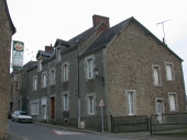 Immeuble à logements (?), 13, 15 rue de la Mairie (Le Pertre)