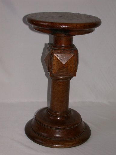 Ensemble de 12 tabourets d'église