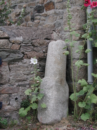 Borne d'amarrage, 8 rue Voie romaine (Saint-Michel-en-Grève)