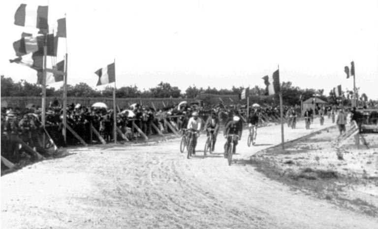 Vélodrome de la Haie, actuellement concessionnaire automobile Volkswagen, avenue de la Marne, La Haie (Vannes)