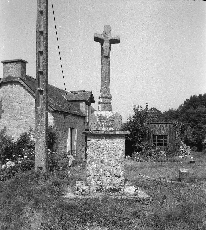 Croix monumentale, Guervihan (Kergrist)