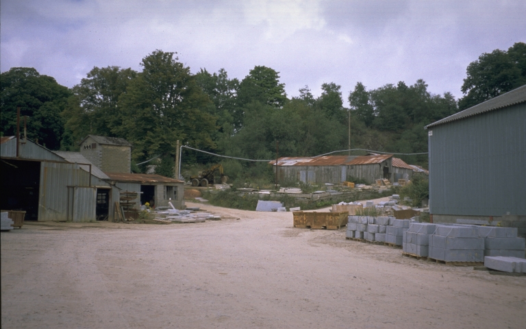 Carrière de granite de la Morinais, puis usine de taille de matériaux de construction (Louvigné-du-Désert)