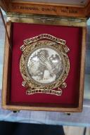 Médaillon reliquaire de la ceinture de la Vierge, basilique Notre-Dame-de-Délivrance (Quintin)