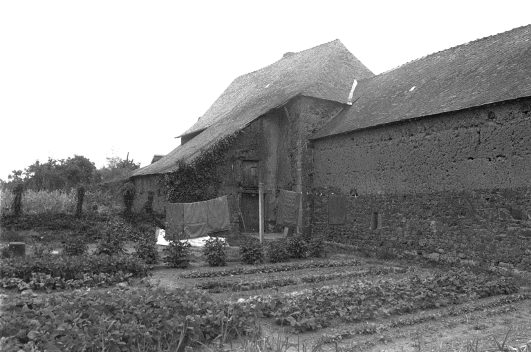 Ferme, Bazouges-sous-Hédé, Montdidier (Bazouges-sous-Hédé fusionnée avec Hédé pour former la commune de Hédé-Bazouges en 2009)