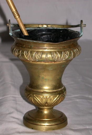 Seau à eau bénite