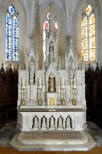 Ensemble du maître-autel : autel, tabernacle, exposition, 2 gradins d'autel, 2 degrés d'autel