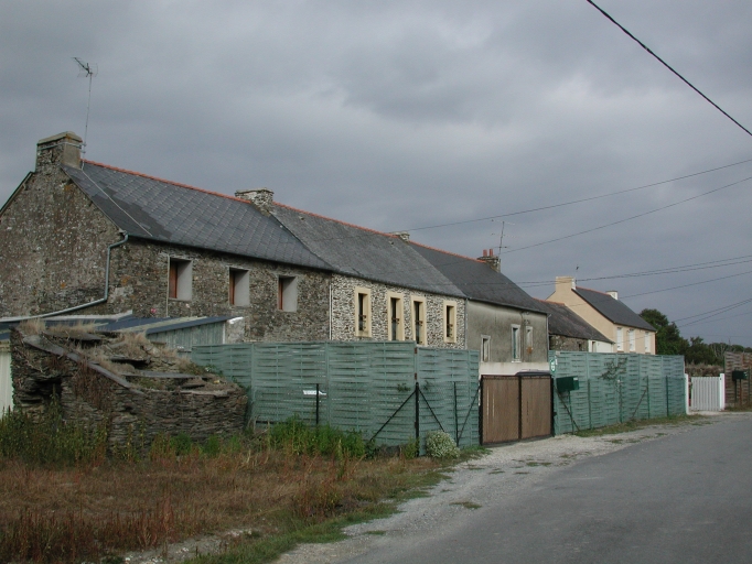 Alignement de maisons, la Roulinais (Sainte-Marie)