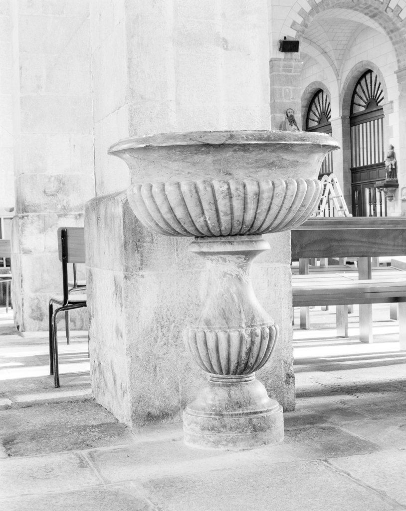 2 bénitiers (paire), église paroissiale Saint-Pierre, Saint-Paul (Guidel)
