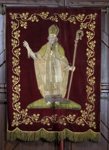 Bannière de procession paroissiale : Saint Melaine, Christ en croix