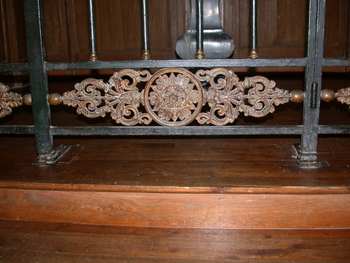 Clôture de la chapelle des fonts baptismaux