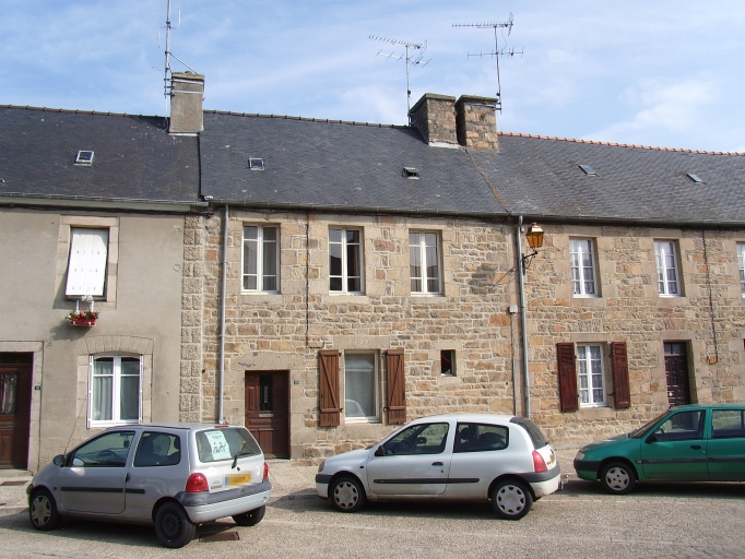 Maison, place du Centre (Lézardrieux)
