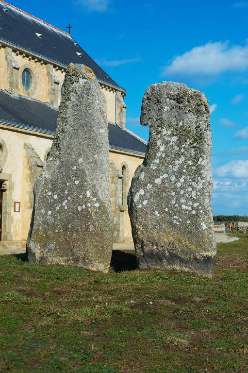 Mégalithes dit les Causeurs, dit Ar Brigourien, place François le Sud (Île-de-Sein)