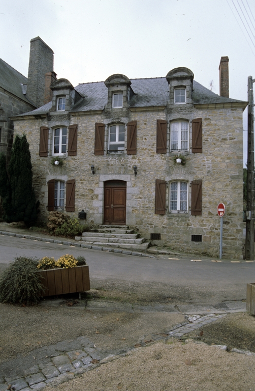 Maison de maître, 2 place de la Mairie (Pont-Scorff)