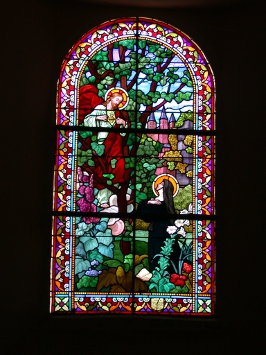 Verrières à personnages des baies 4, 6, 7 et 9 : Apparition du Sacré Coeur, Don des clés, Education de la Vierge, Couronnement de Charles VII