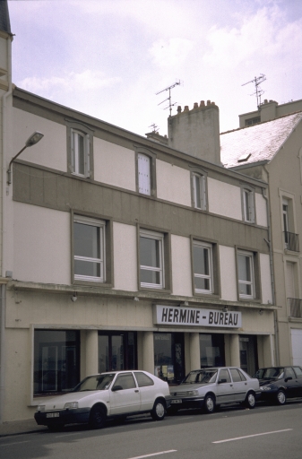 Usine de meubles Picot, actuellement magasin de commerce, 54 chaussée du Sillon (Saint-Malo)