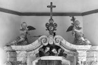 Statue (2, d'applique, petite nature) : angelots, château, le Bois Glaume (Poligné)