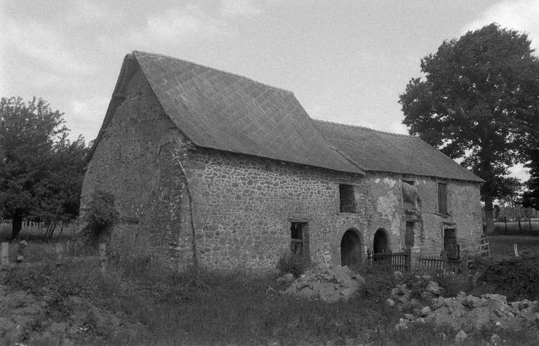 Ferme, Bazouges-sous-Hédé, la Petite Planche (Bazouges-sous-Hédé fusionnée avec Hédé pour former la commune de Hédé-Bazouges en 2009)