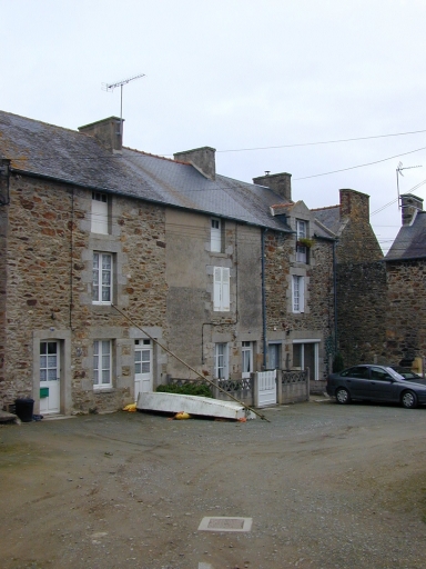Alignement de maisons de ferme