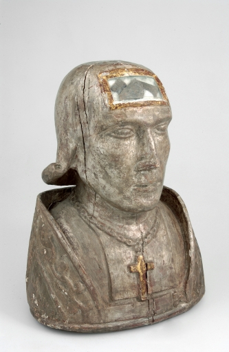 Buste-reliquaire dit de saint Gobrien    Oeuvre en bois argenté. Hors étude.