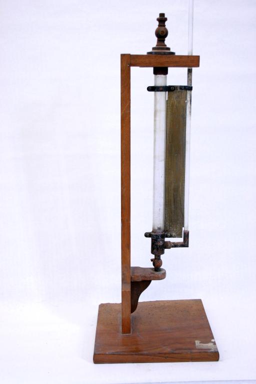 Présentation de la collection d'instruments scientifiques du lycée Émile Zola, Avenue Jean Janvier (Rennes)