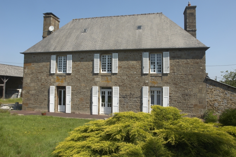Demeure, les Louvières (Monthault)