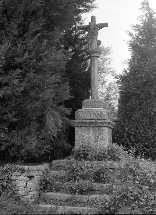 Croix monumentale, Lopabu (Grand-Champ)