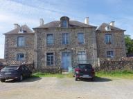 École publique, 7 place du Château (Hédé fusionnée avec Bazouges-sous-Hédé pour former la commune de Hédé-Bazouges en 2009)