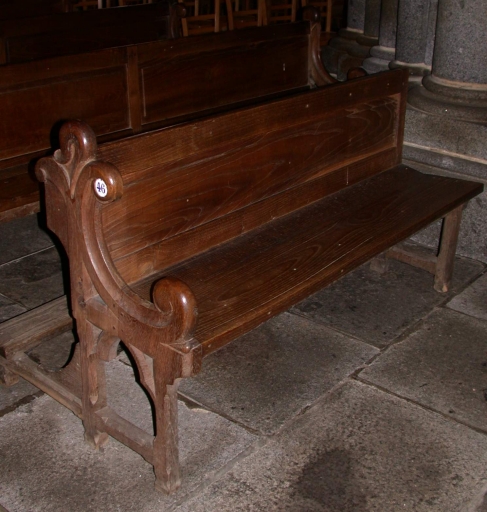 Ensemble de 51 bancs de fidèle