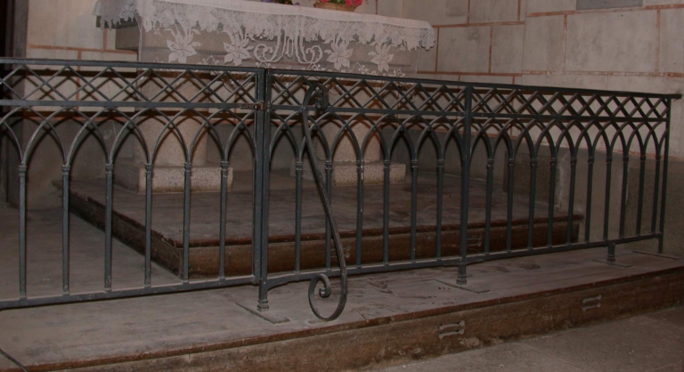 Clôture des autels de saint Joseph et de sainte Thérèse de l'Enfant-Jésus