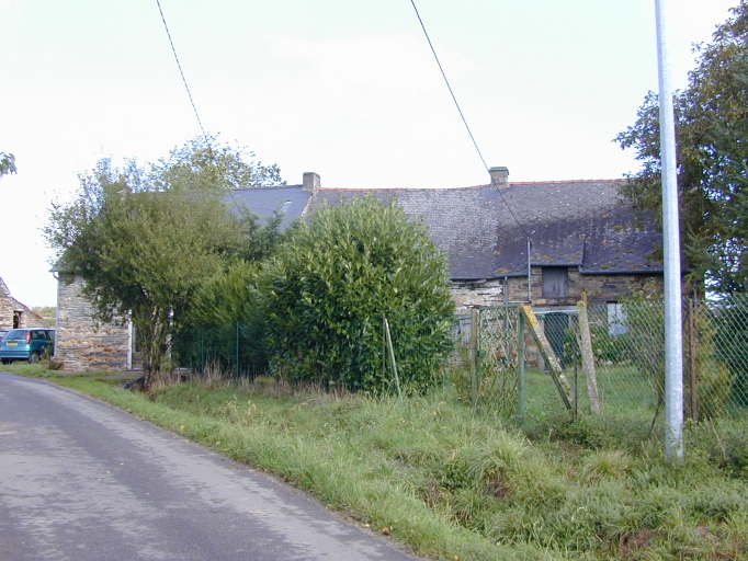 Alignement de trois maisons, le Frèche (Renac)