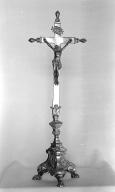 Croix d'autel (1), église paroissiale Notre-Dame (Essé)