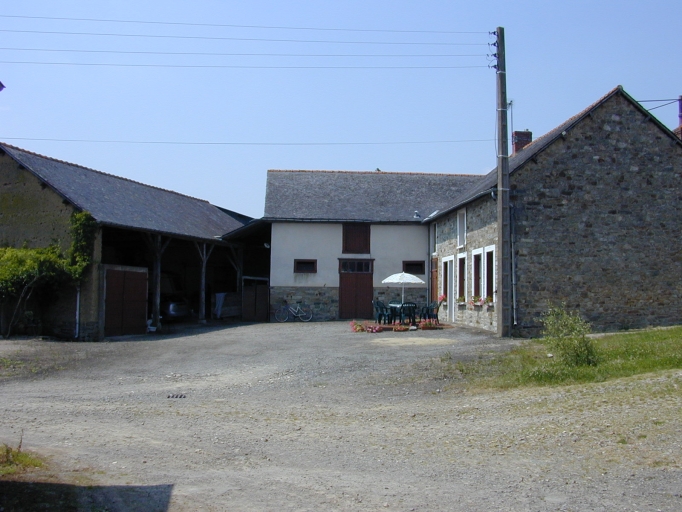 3ème ferme, Souvenel (Montreuil-le-Gast)