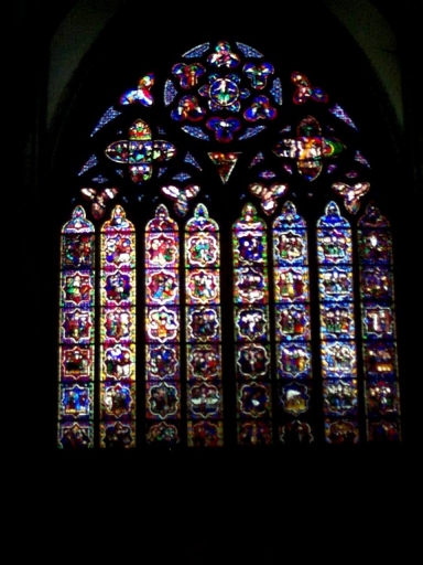 Verrière de la baie 100 (verrière légendaire) : Jugement dernier, Vie du Christ, Histoire d'Abraham, Vie de sainte Catherine, Vie de sainte Marguerite, évocation des évêques de Dol