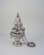 Encensoir, navette à encens, abbaye de bénédictins Saint-Gildas, de bénédictins de la congrégation de Saint-Maur, de soeurs de la charité de Saint-Louis (Saint-Gildas-de-Rhuys)