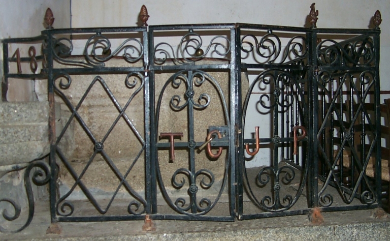 Clôture des fonts baptismaux