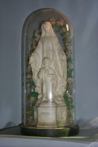 Statue sous globe : Notre-Dame du Sacré Coeur, la Chapelle des Domaines (Maure-de-Bretagne fusionnée en Val d'Anast en 2017)