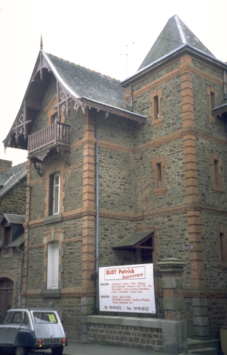 Usine de chaussures Henry Maire, puis Vannier Desvaux et Ségouin, puis F. Martin, actuellement usine de menuiserie Blot, 6 rue Duguesclin (Fougères)