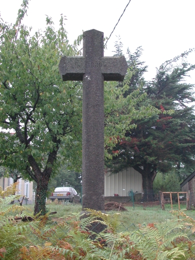 Croix de chemin, Coulon (Montfort-sur-Meu)