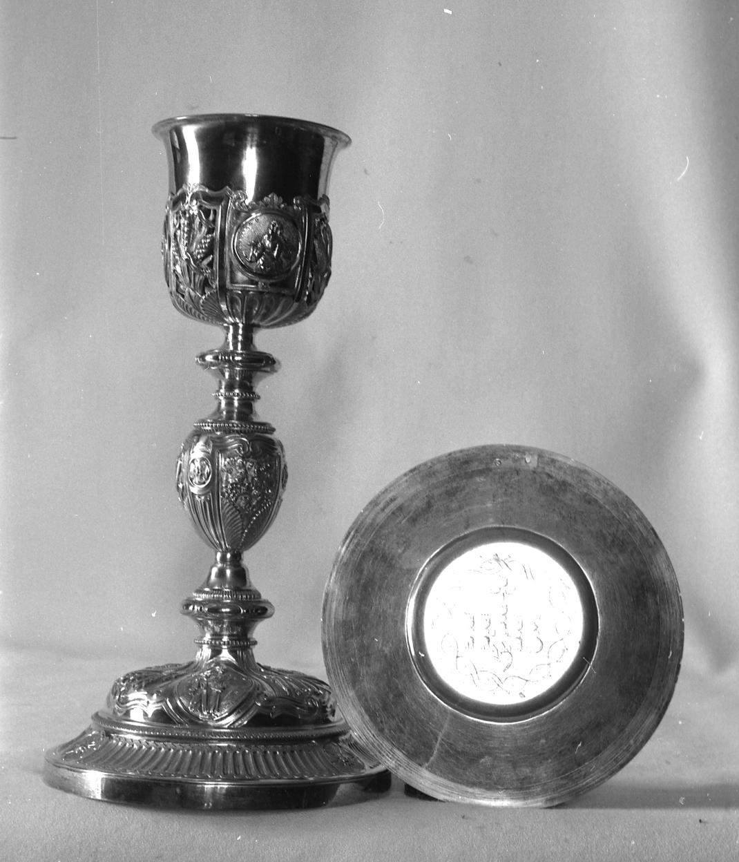 Calice, patène (2), église paroissiale Notre-Dame-de-Lorette (Séglien)