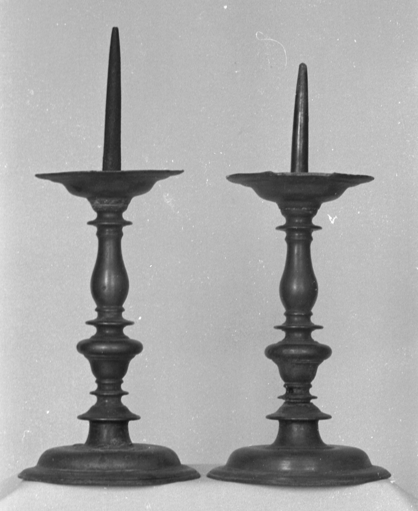 Chandelier (2, 1), église paroissiale Sainte-Madeleine (Dinéault)