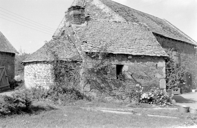 Manoir, actuellement ferme, les Colombières (Pleugueneuc)